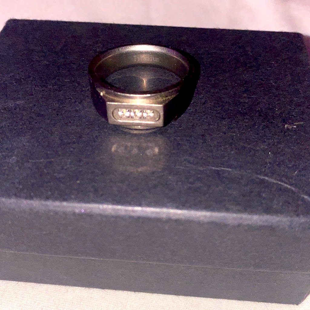 Mens Diamond Signant Ring Band
